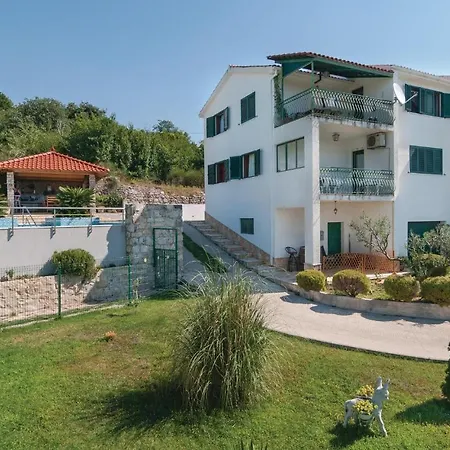 In With House Sea View Apartman Mravince